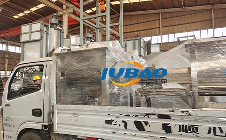 料倉、臥式螺帶混合機(jī)發(fā)貨中