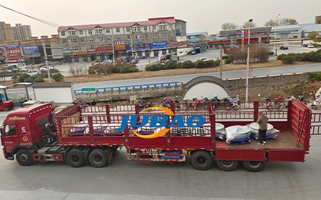 發(fā)往四川11臺(tái)雙電機(jī)振動(dòng)篩發(fā)貨中